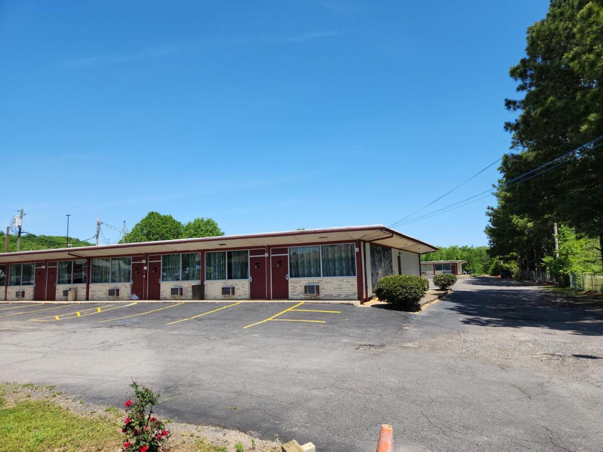 Executive Inn By Oyo Queenville Mena Exterior photo