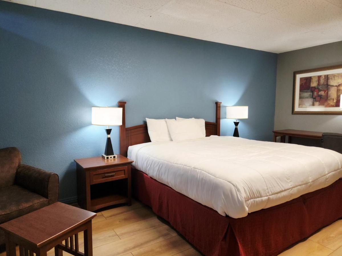 Executive Inn By Oyo Queenville Mena Exterior photo