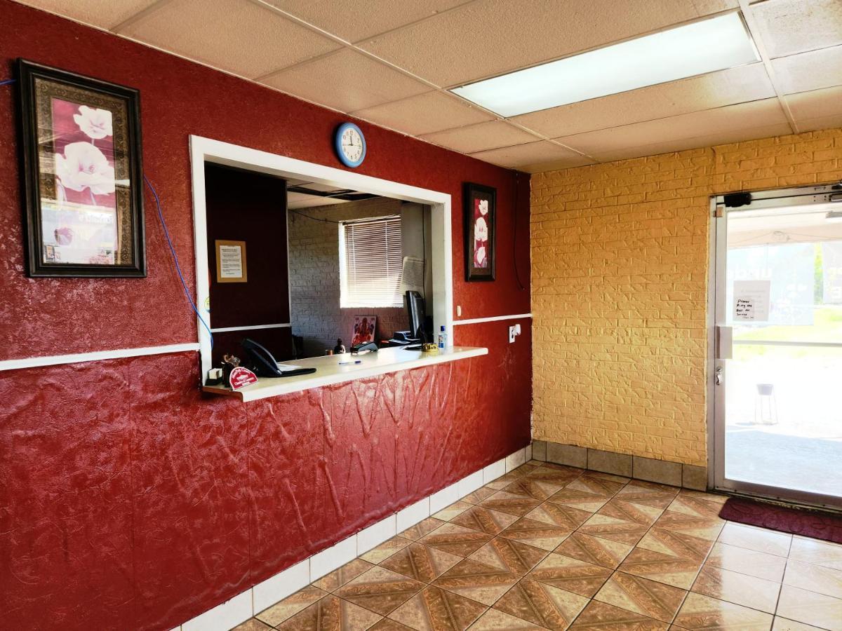 Executive Inn By Oyo Queenville Mena Exterior photo